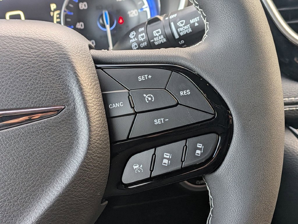 New 2026 Chrysler Pacifica Select w/ S Appearance Package AWD/4WD image 13