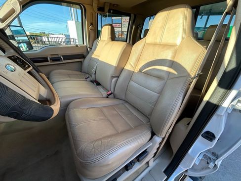 Used 2010 Ford F350 Lariat image 10