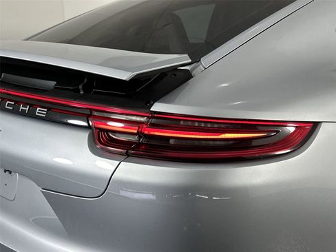 Used 2018 Porsche Panamera 4 image 26