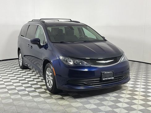 Used 2017 Chrysler Pacifica LX FWD image 3