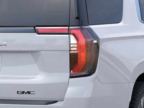 New 2026 GMC Yukon Denali Ultimate w/ LPO, Floor Liner Package AWD/4WD image 15