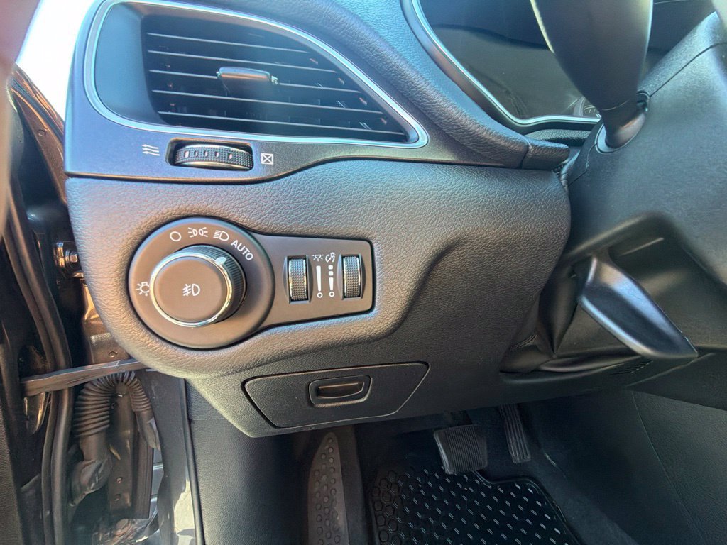 Used 2022 Jeep Cherokee Trailhawk AWD/4WD image 22