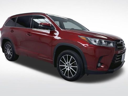 Used 2018 Toyota Highlander SE AWD/4WD image 2