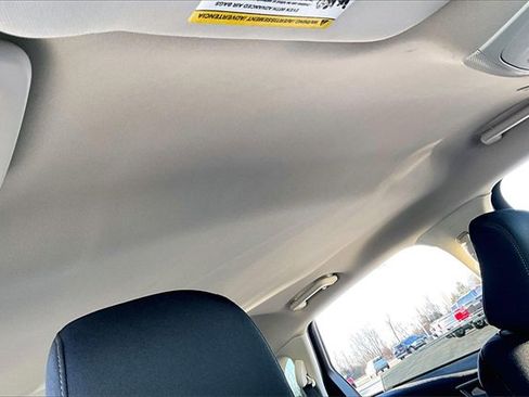 Used 2021 Ford Edge SE image 27