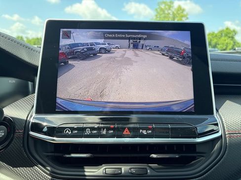 New 2026 Jeep Compass Trailhawk w/ Sun, Sound & Navigation Group AWD/4WD image 19
