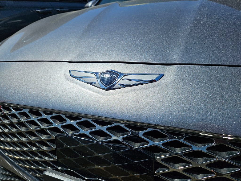 Used 2023 Genesis G70 2.0T RWD image 3