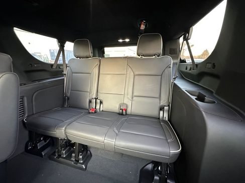 New 2026 Chevrolet Suburban Premier image 21