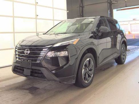 Used 2024 Nissan Rogue SV image 1