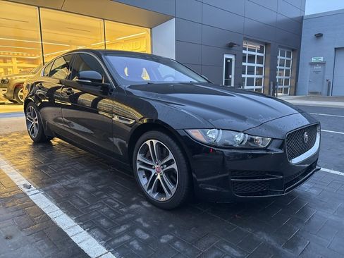 Used 2017 Jaguar XE Premium image 7