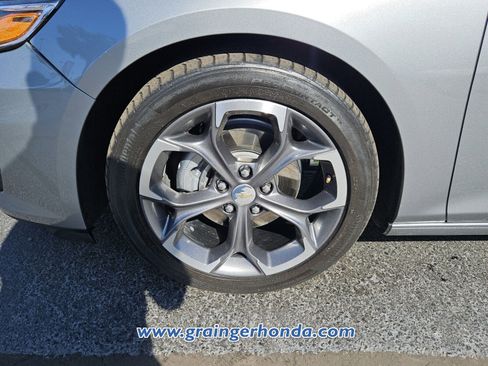 Used 2025 Chevrolet Malibu LT FWD image 9