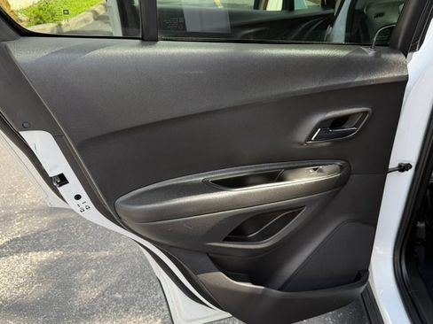 Used 2019 Chevrolet Trax LT w/ LPO, Protection Package AWD/4WD image 16