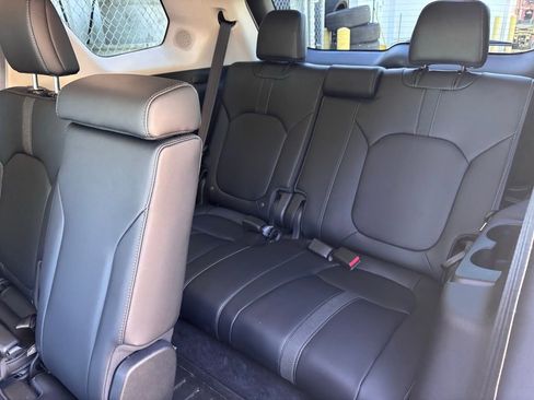 Used 2025 Honda Pilot Touring image 14