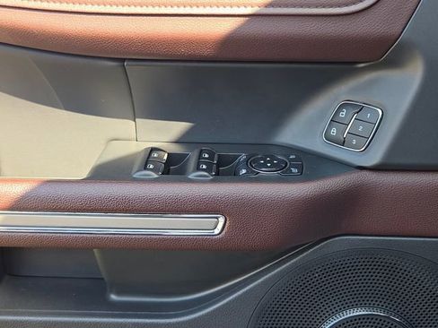 Used 2024 Ford Expedition Limited image 27