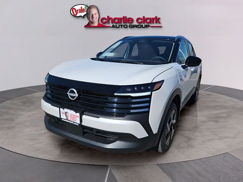 Used 2026 Nissan Kicks SV FWD image 1