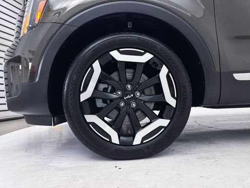 Certified 2025 Kia Telluride S image 17