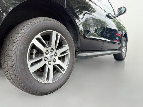 Used 2024 Ford Expedition Limited AWD/4WD image 7