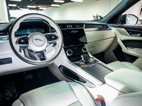 Used 2025 Jaguar F-PACE R-Dynamic S image 37