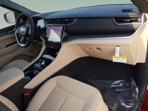 New 2025 Jeep Grand Cherokee L Limited RWD image 30
