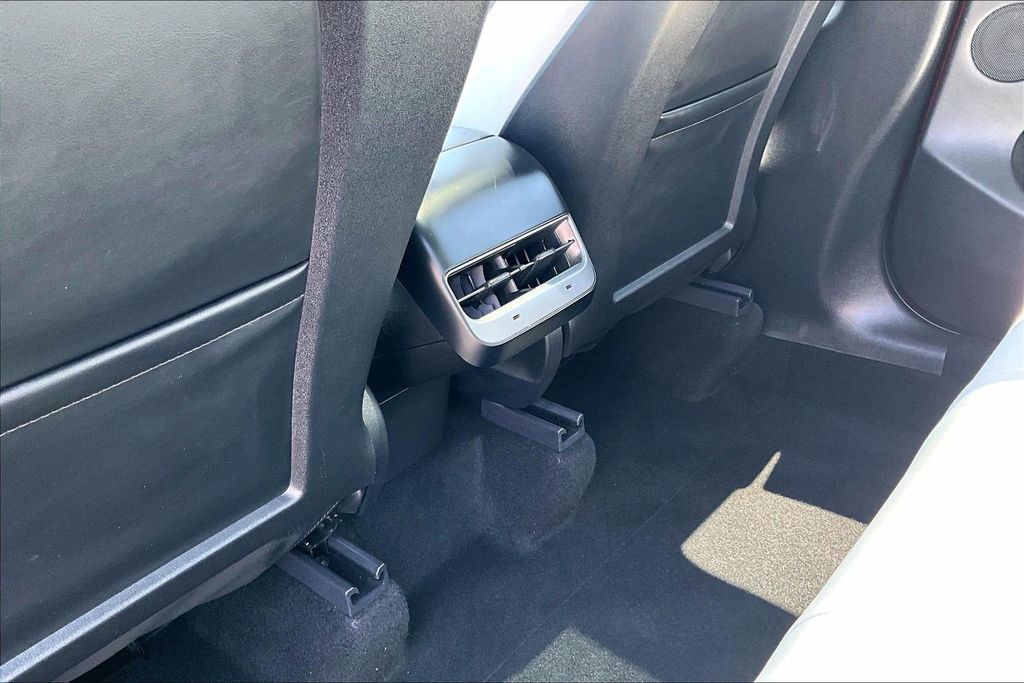 Used 2024 Tesla Model Y Long Range AWD/4WD image 10