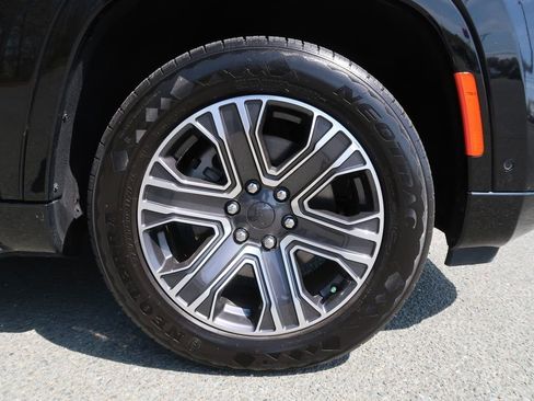 Used 2024 Jeep Wagoneer L Series II image 41