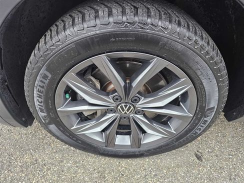 Used 2022 Volkswagen Tiguan SE AWD/4WD image 10
