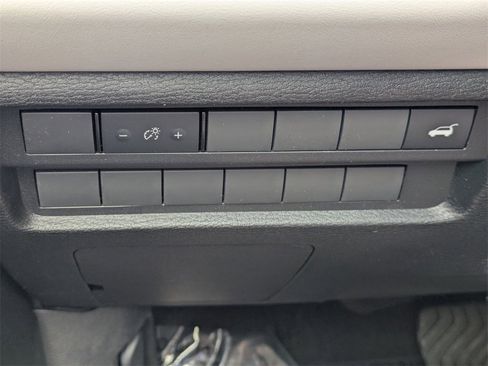 New 2025 Mitsubishi Outlander SE image 24