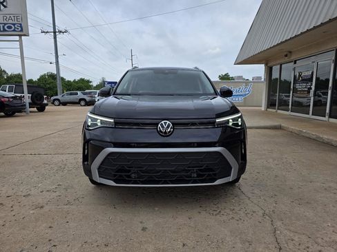Used 2025 Volkswagen Taos SE AWD/4WD image 2