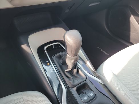 Used 2022 Toyota Corolla LE FWD image 28