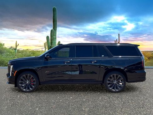 Used 2025 Cadillac Escalade ESV V AWD/4WD image 2