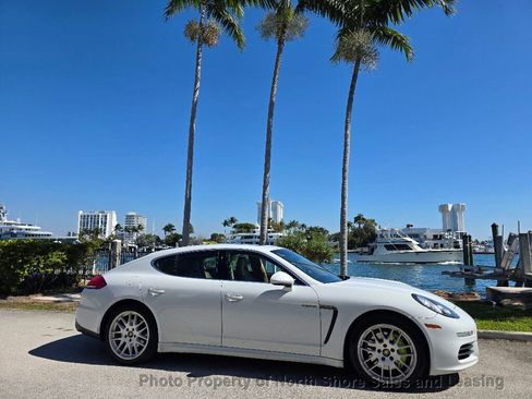 Used 2015 Porsche Panamera S image 2