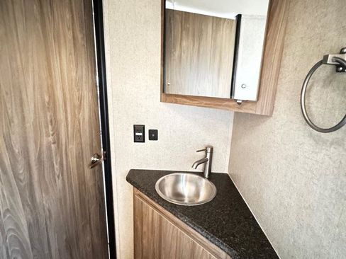 Used 2017 Ford E-450 and Econoline 450 Super Duty w/ Motorhome Prep Package RWD image 33