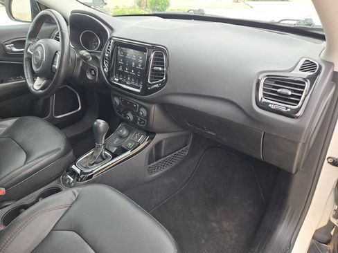Used 2018 Jeep Compass Limited w/ Navigation Group AWD/4WD image 29
