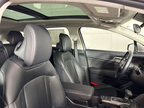 New 2026 Kia Sportage EX FWD image 17