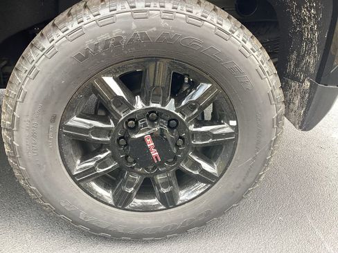 New 2026 GMC Sierra 2500 AT4 w/ AT4 Premium Plus Package AWD/4WD image 14