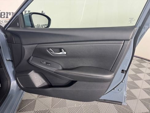 Used 2024 Nissan Sentra SV FWD image 39