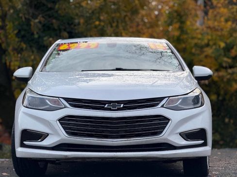 Used 2018 Chevrolet Cruze Premier image 2
