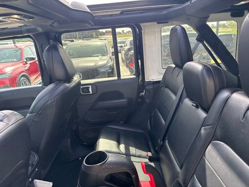 Used 2020 Jeep Wrangler Unlimited Sahara AWD/4WD image 7