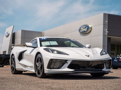 Used 2025 Chevrolet Corvette Stingray Preferred Cpe w/ Z51 Performance Package image 1