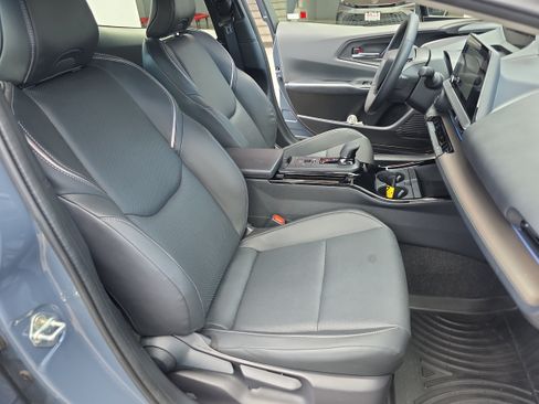 Used 2025 Toyota Prius XLE AWD/4WD image 16