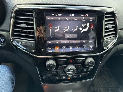 Used 2020 Jeep Grand Cherokee Altitude image 16