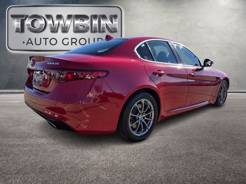 Used 2019 Alfa Romeo Giulia RWD image 4