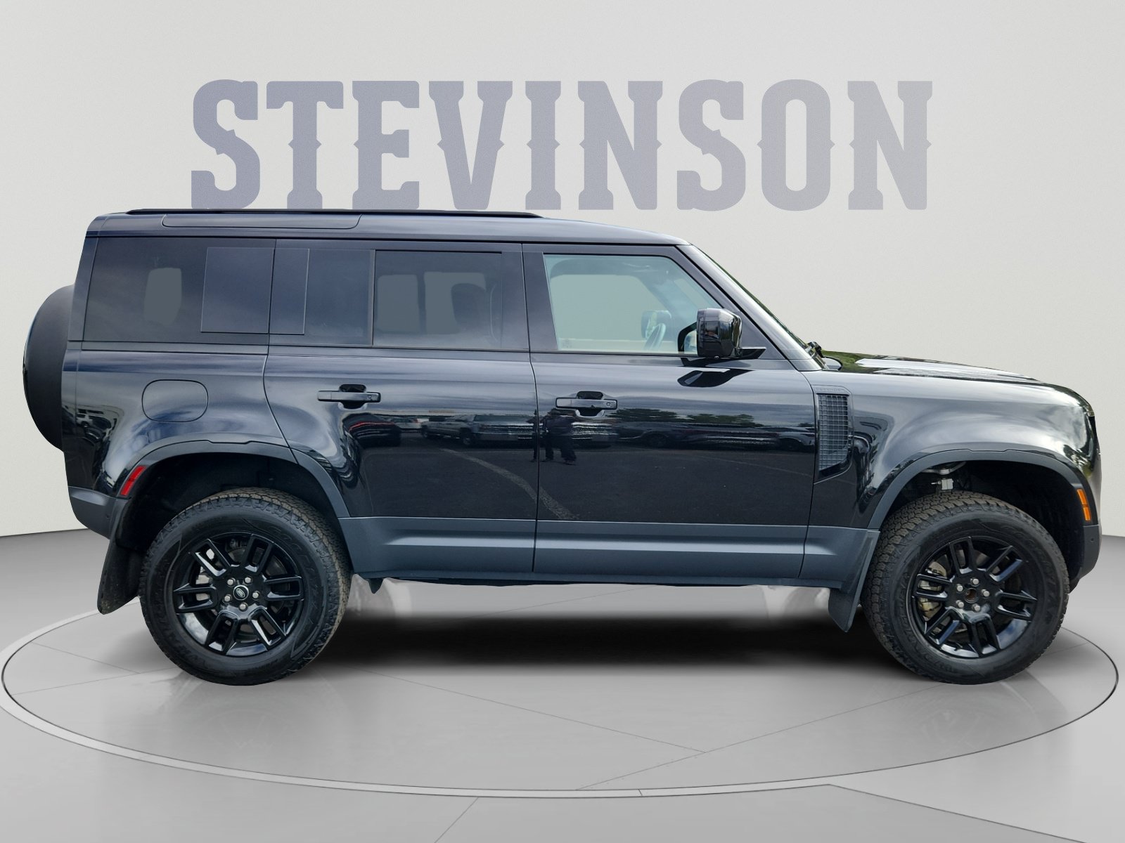Used 2025 Land Rover Defender 110 S AWD/4WD image 6