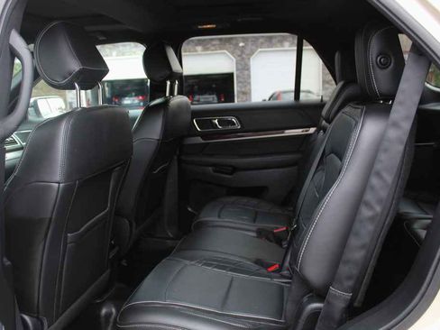 Used 2017 Ford Explorer Platinum image 27