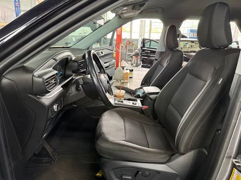 Used 2022 Ford Explorer XLT AWD/4WD image 8