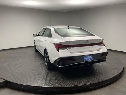 Used 2024 Hyundai Elantra Limited FWD image 5
