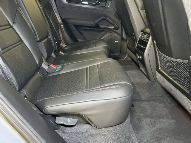 Certified 2025 Porsche Cayenne GTS AWD/4WD image 23