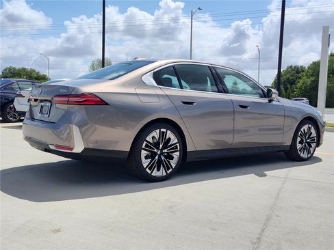 New 2026 BMW 530i RWD image 4