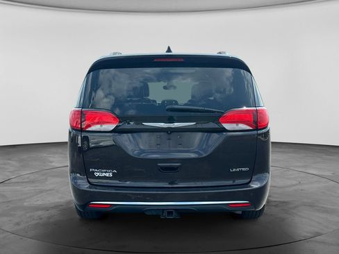 Used 2017 Chrysler Pacifica Limited w/ UConnect Theater Package FWD image 8