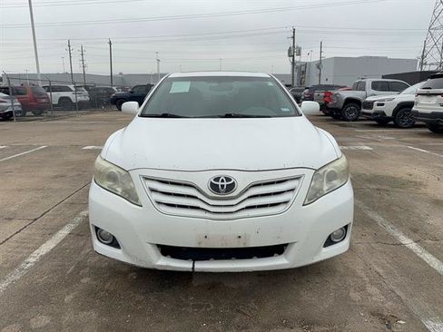 Used 2010 Toyota Camry FWD image 3