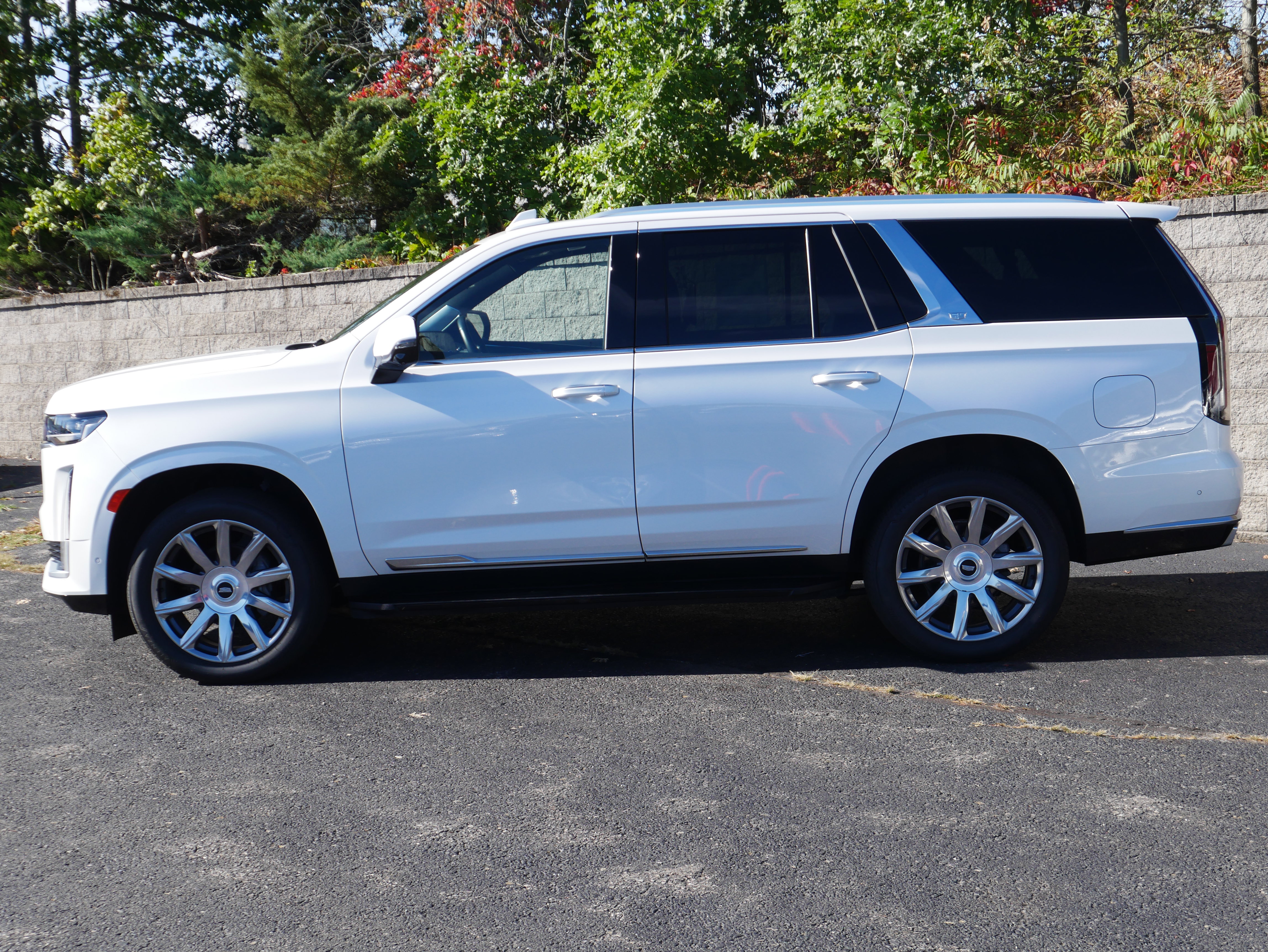 Certified 2023 Cadillac Escalade Premium Luxury Platinum AWD/4WD image 4